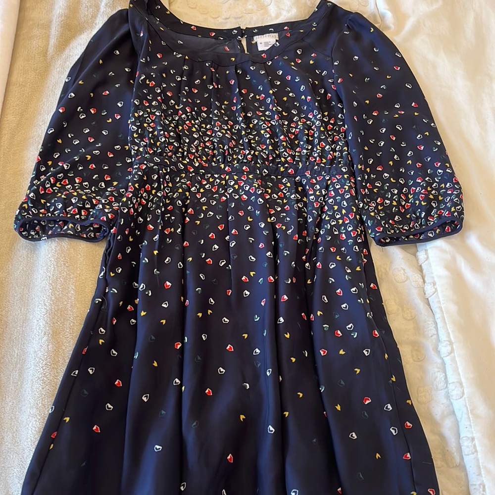 Navy dress with puff sleeves and little pieces of confetti for women.